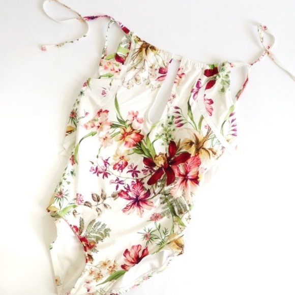 Carmen Marc Valvo Botanical High Neck Ruffle Swim - Picture 3 of 3